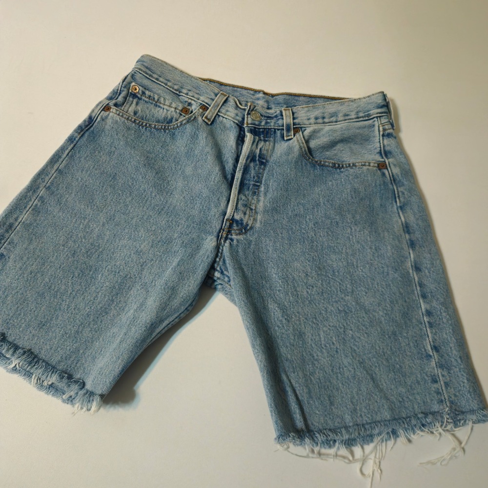 VTG 90s Levi's 501 Shorts Mens 30‎ Blue fringe Denim Cut Off Button Fly Raw Hem